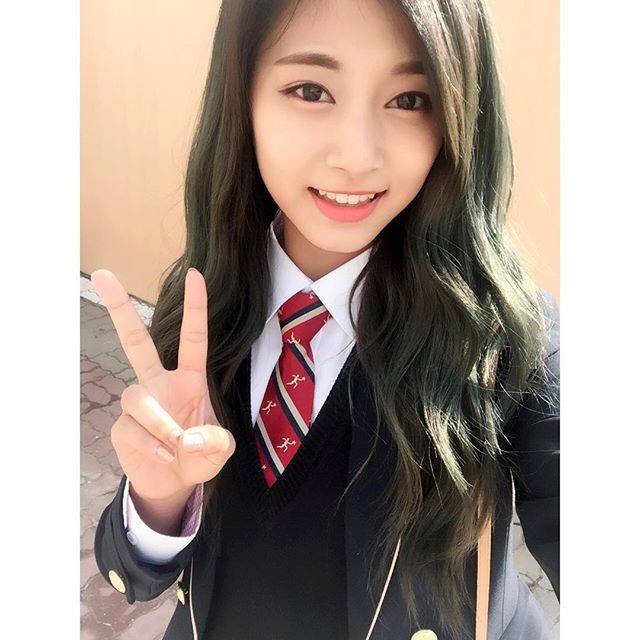 Chou-Tzuyu-high-school-uniform.jpg