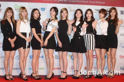 twice awards chou tzuyu and twice win brand award icrt blog twice awards chou tzuyu and twice win brand award icrt blog